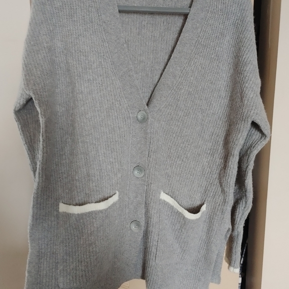 Cardigan - Picture 2 of 6